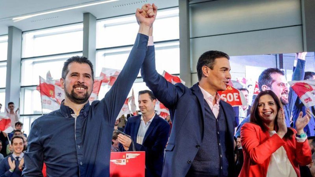 Pedro Sánchez junto a Luis Tudanca, en el acto de presentación del candidato del PSOE a la presidencia de Castilla y León.