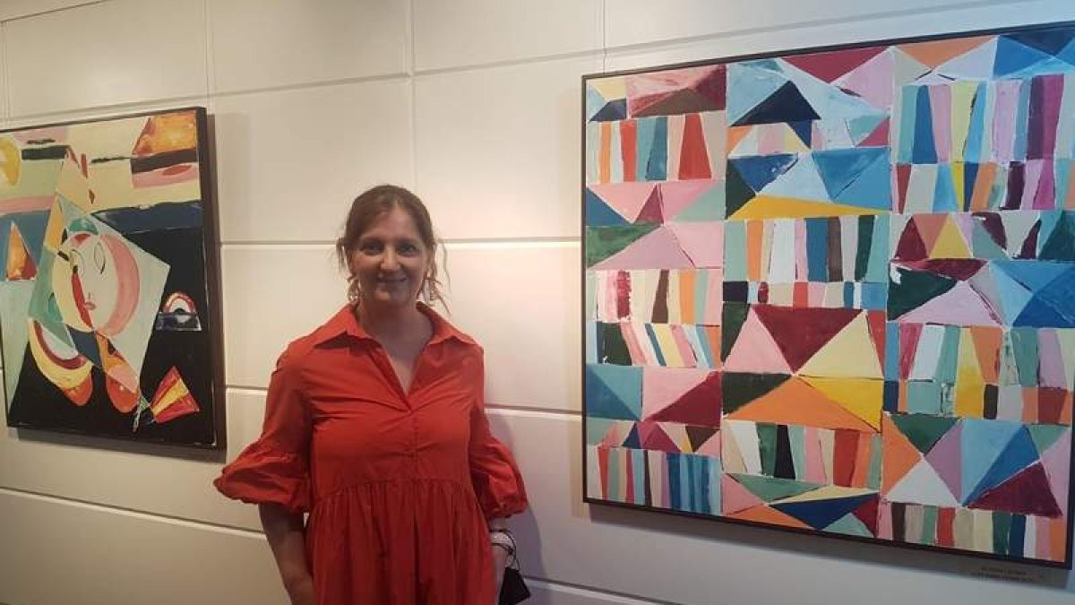 Victoria Celemín Pérez expone hasta el 30 de agosto una muestra de pintura. MEDINA