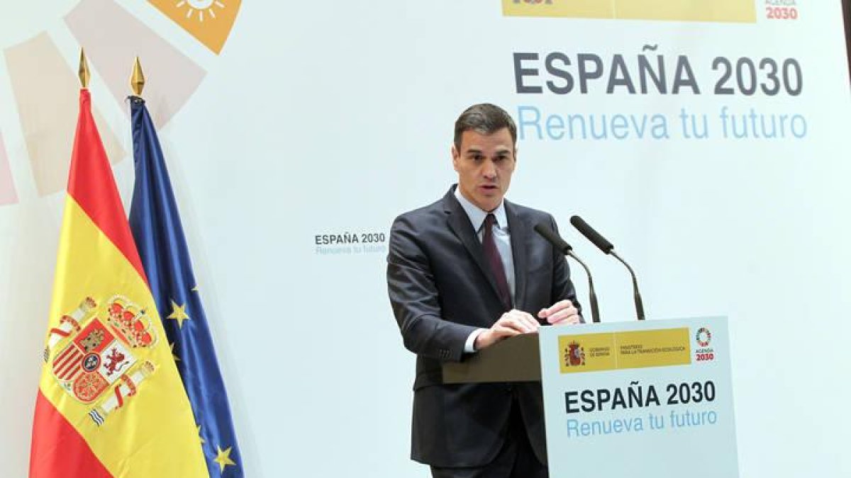 El presidente del Gobierno, Pedro Sánchez, presenta el marco 'Energía y Clima', que incluye el anteproyecto de Ley de cambio Climático, el borrador del Plan Nacional Integrado de Energía y Clima y la Estrategia de Transición Justa.