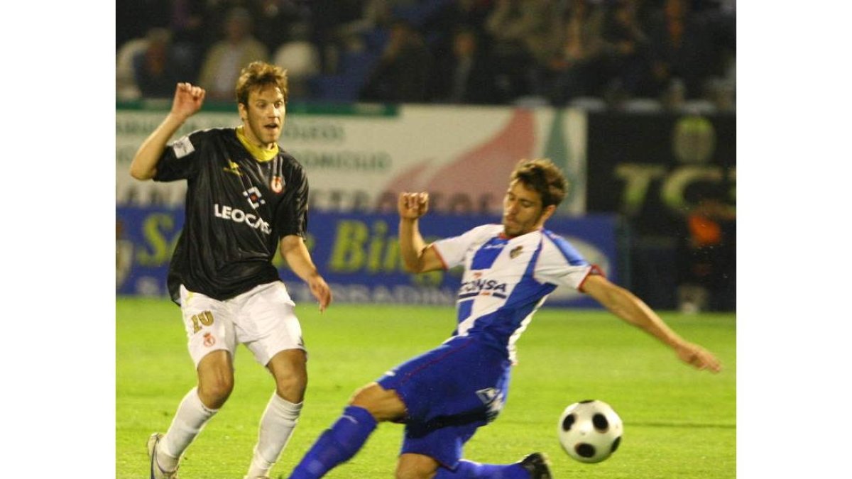 Los últimos duelos entre Deportiva y Cultural en Ponferrada acabaron 0-0 y 1-0. L. DE LA MATA