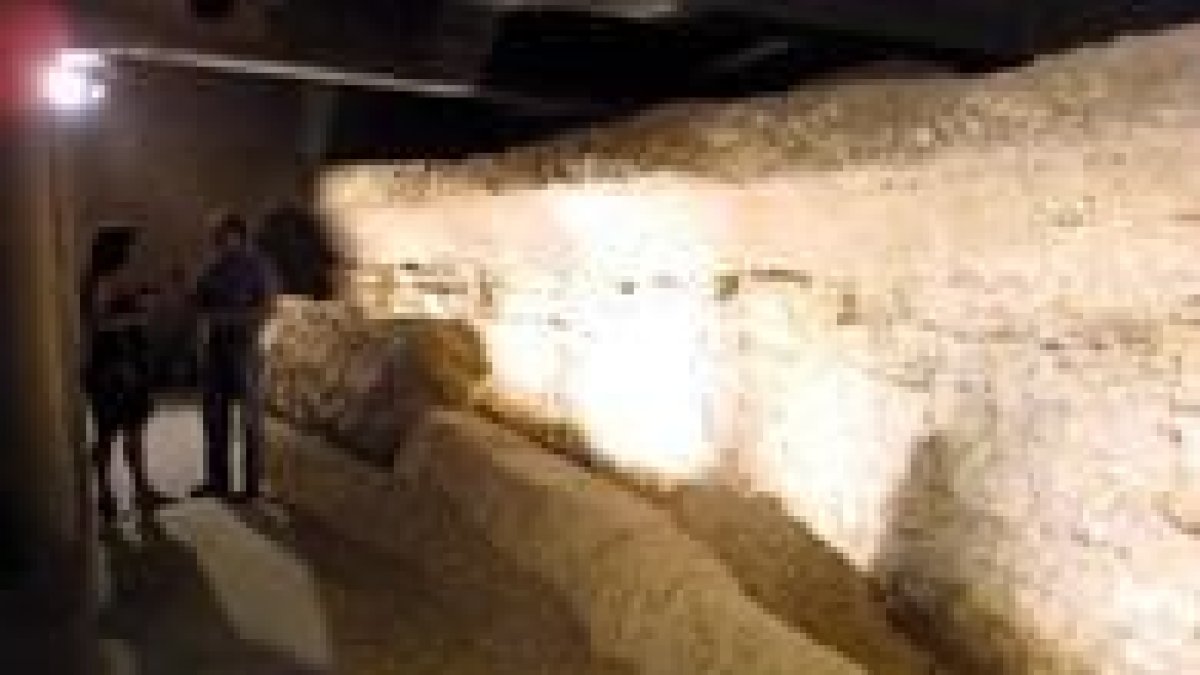 Aspecto de la galería conservada en la cripta de la calle Cascalerías