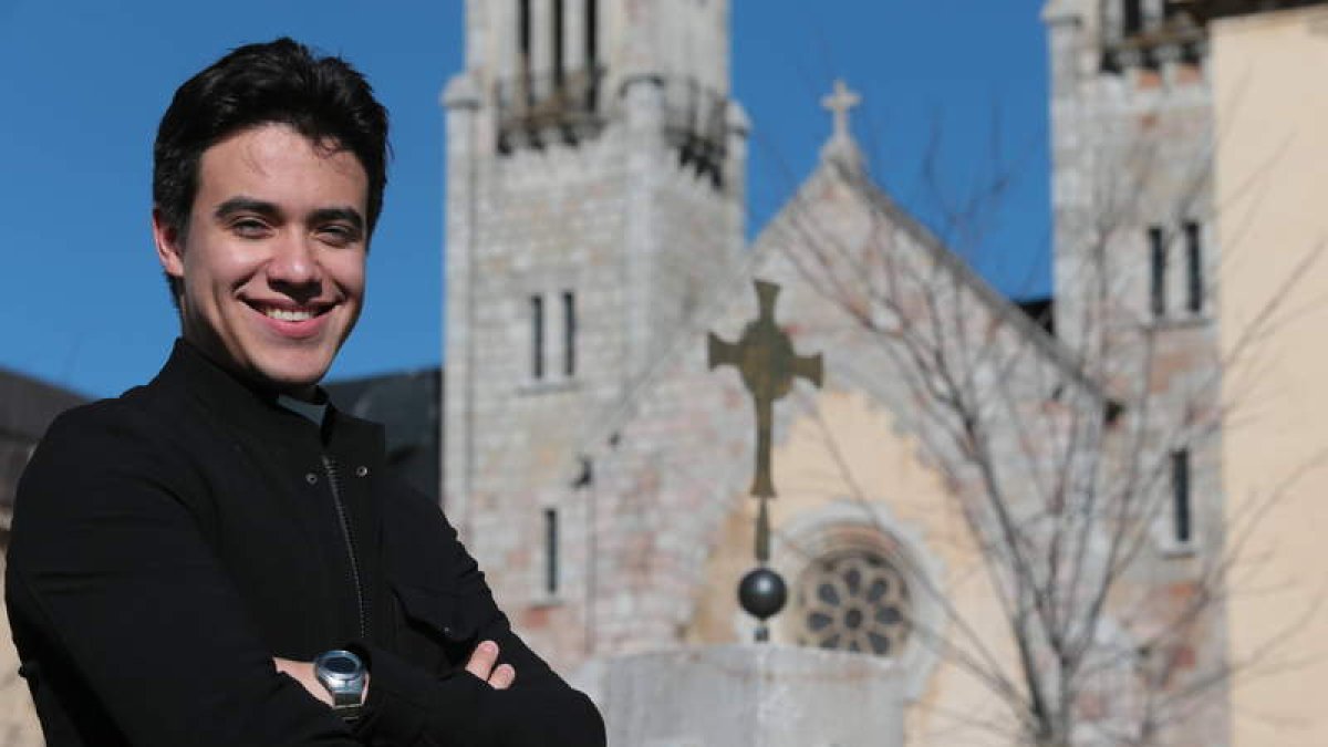Juan Andrés Girón llegó a la capital hace seis años como uno de los 8 seminaristas que iniciaron la andadura del Seminario Redemptoris Mater Virgen del Camino.