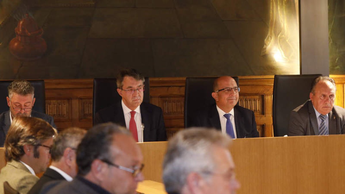 Imagen parcial del equipo de gobierno, en el Pleno. MARCIANO PÉREZ
