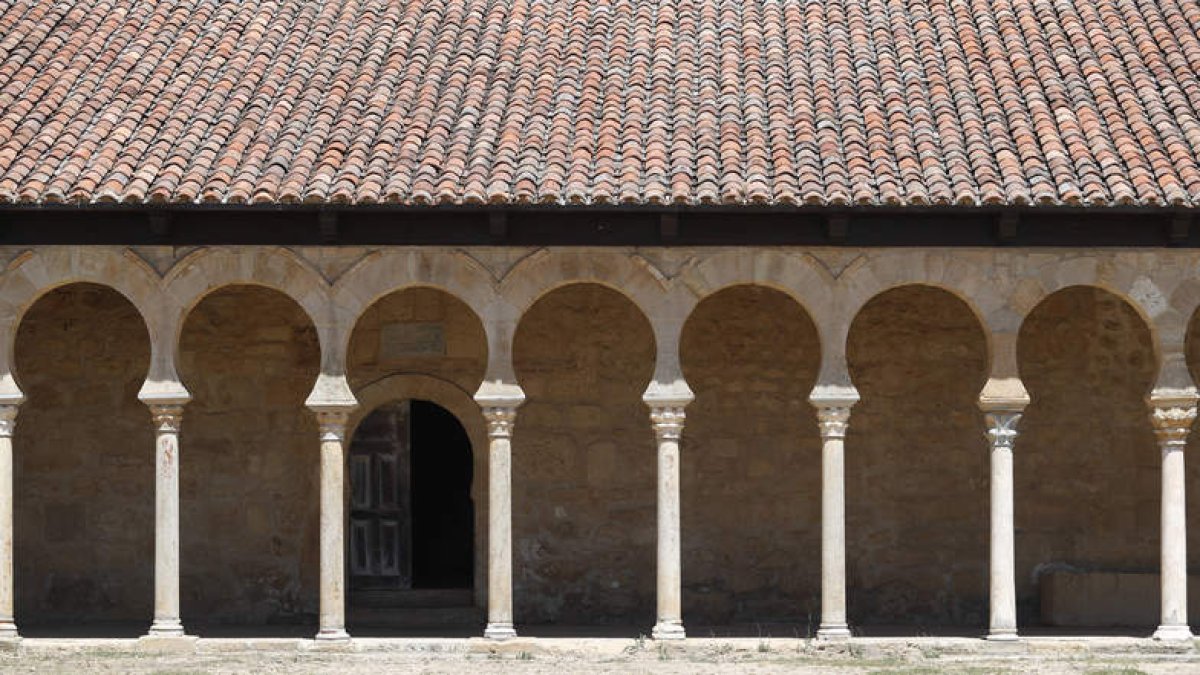 Las arquerías del monasterio de San Miguel de Escalada. JESÚS F. SALVADORES