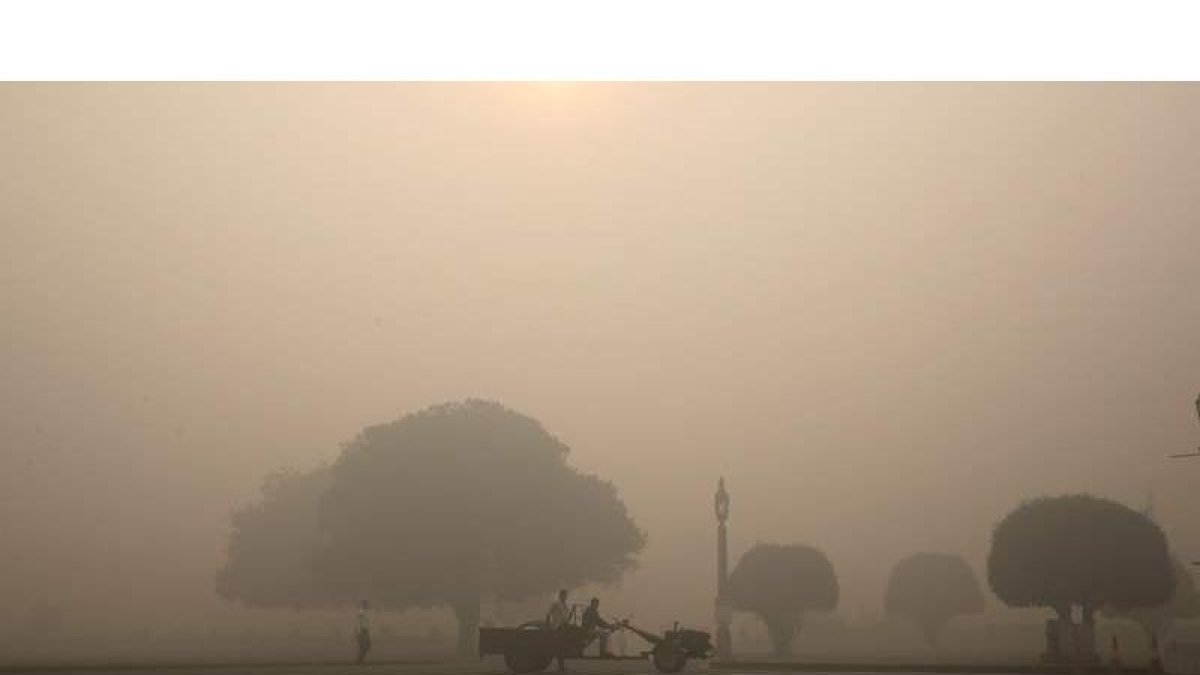 La polución en la capital de la India se dispara hasta niveles más de 20 veces superiores a lo perjudicial para la salud. RAJAB GUPTA