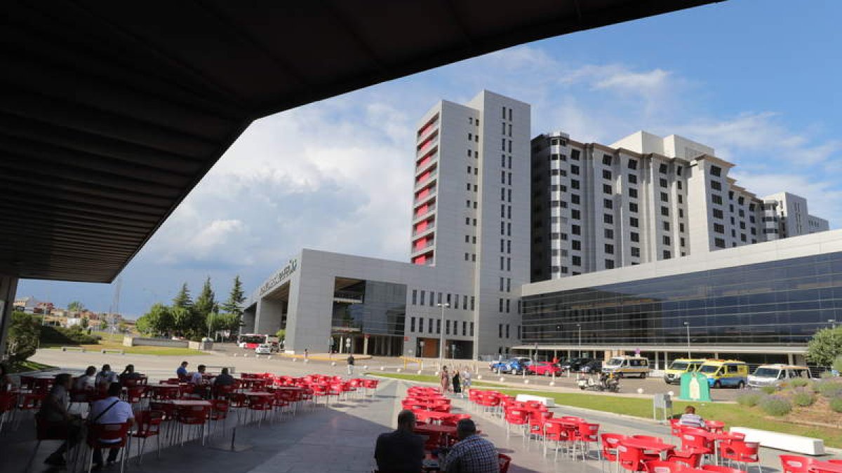 El Hospital de León ha vivido una temporada de cambios en puestos directivos. RAMIRO
