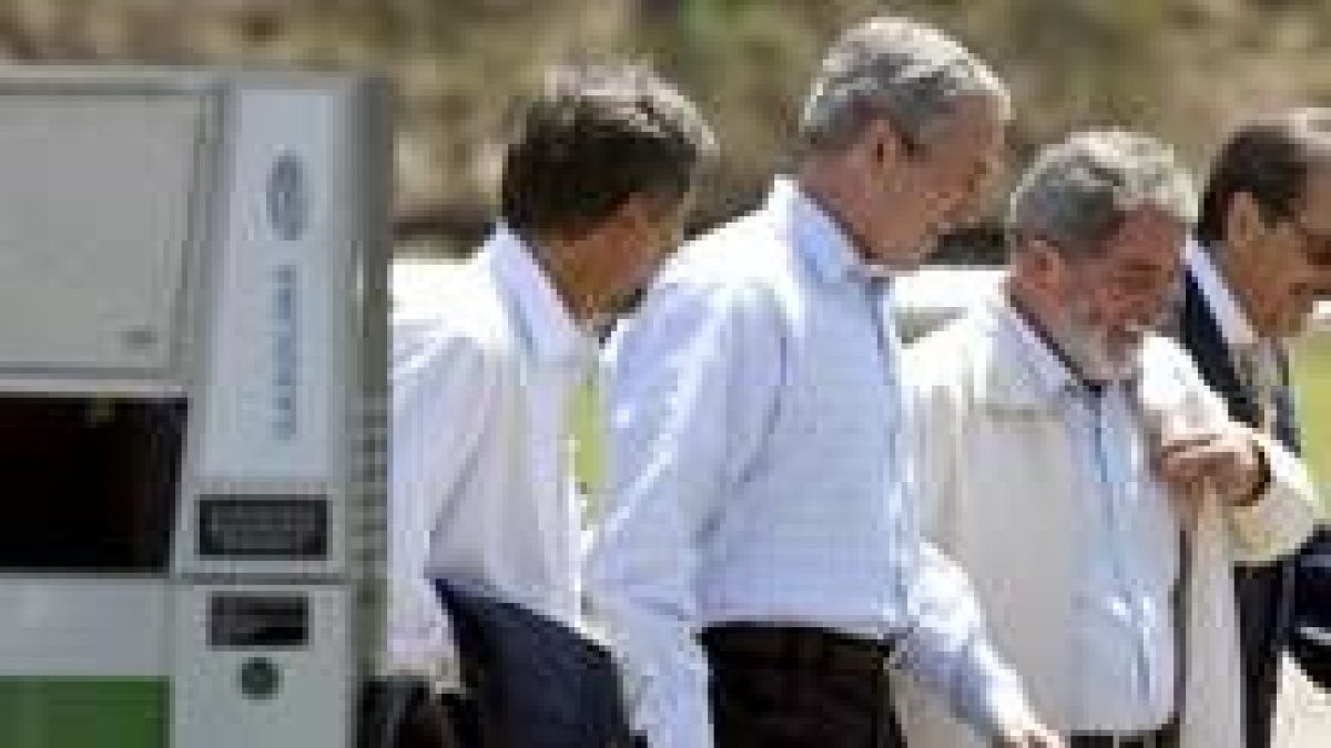 Bush y Lula, ayer en su visita a una factoría de Petrobras con motivo del acuerdo
