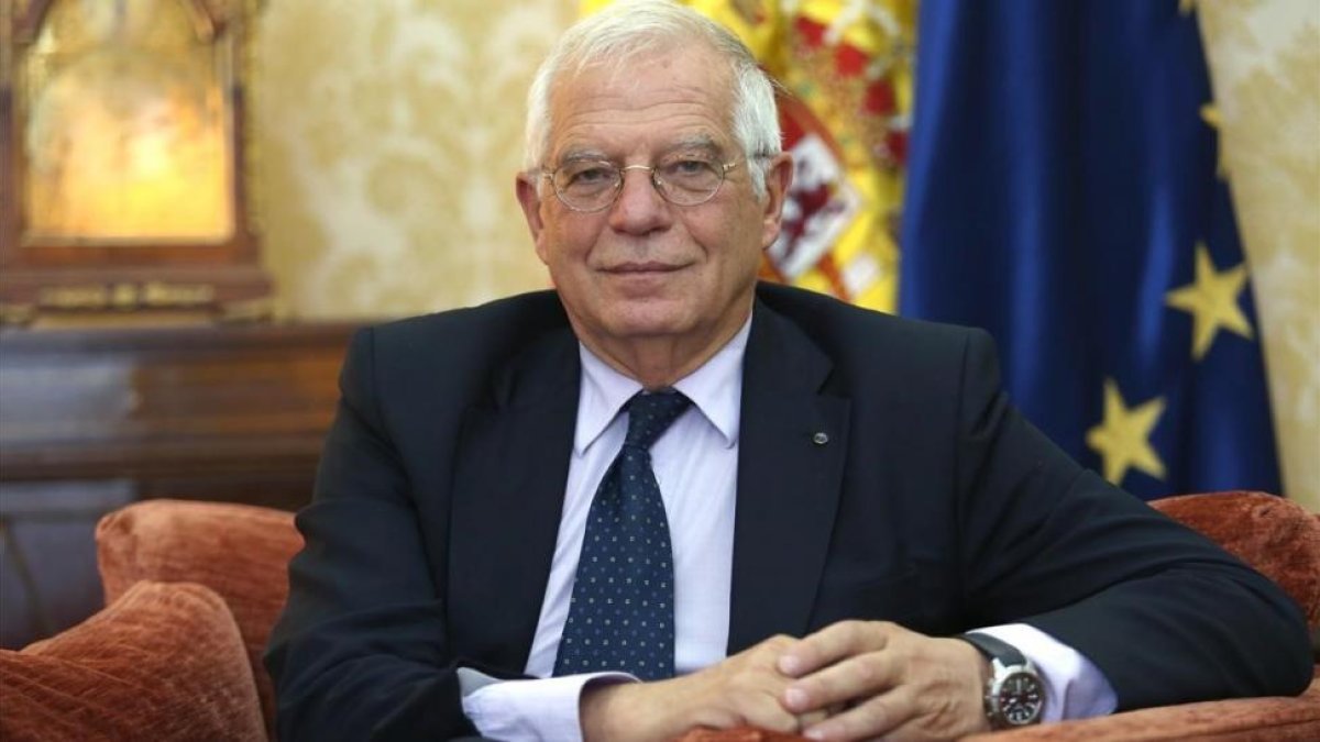 Josep Borrell, ministro de Asuntos Exteriores, en la sede del ministerio