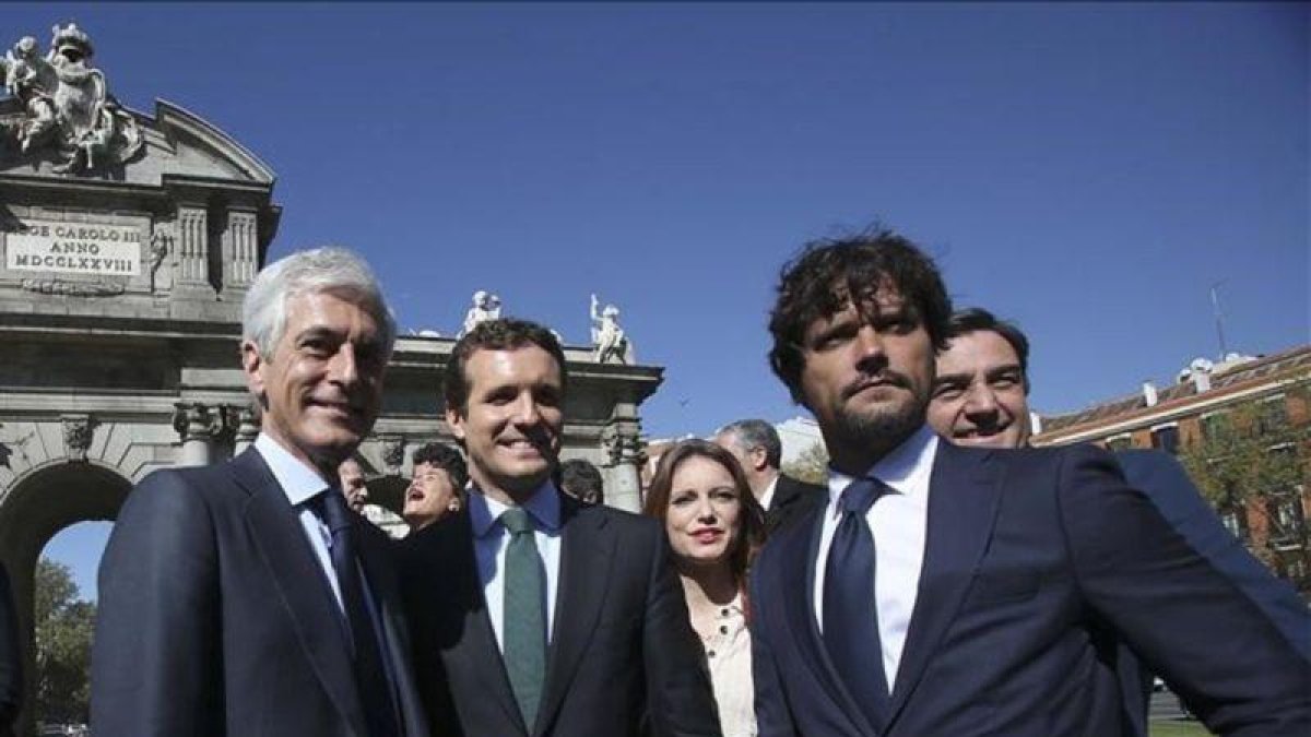 El número dos del PP, Adolfo Suárez Illana, junto a Pablo Casado y otros candidatos al 28-A.