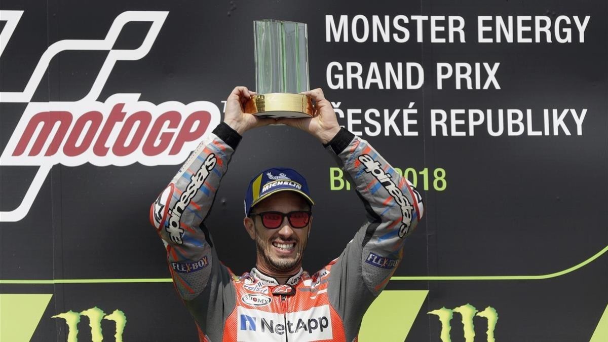 El piloto italiano Andrea Dovizioso, celebra su victoria en el GP de la República Checa
