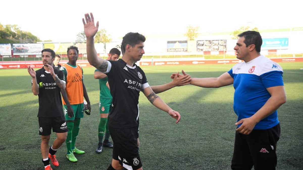 La Cultural anunció ayer que Yeray González no continuará en la entidad, como tampoco lo harán Jorge Ortiz y Xabi Irureta. El que llega cedido del Real Madrid Castilla por una temporada es Augusto Galván. DL