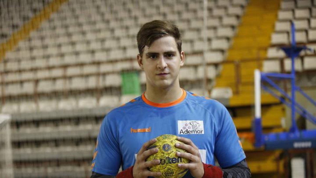 Nacho Biosca, portero del Abanca Ademar, durante un entrenamiento