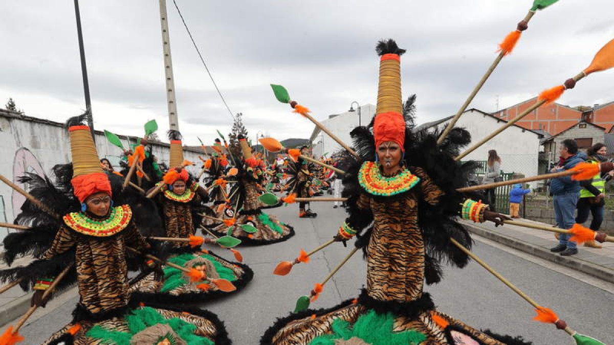 En las imágenes pueden verse algunos de los disfraces que participaron en el desfile y el concurso celebrados el año pasado.