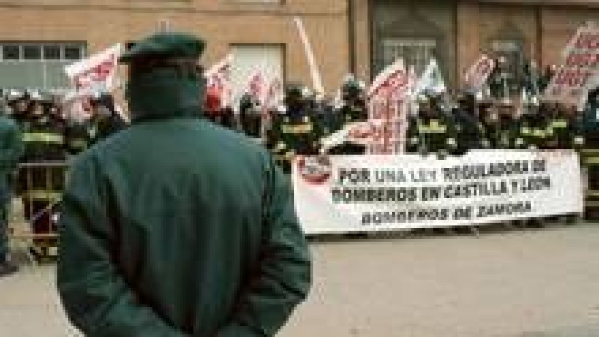 Los bomberos de Castilla y León pidieron que se regule su profesión