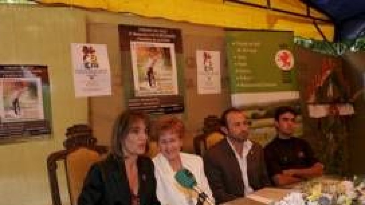 Ana Guada con la presidenta de Alfaem, Ascensión Sedano