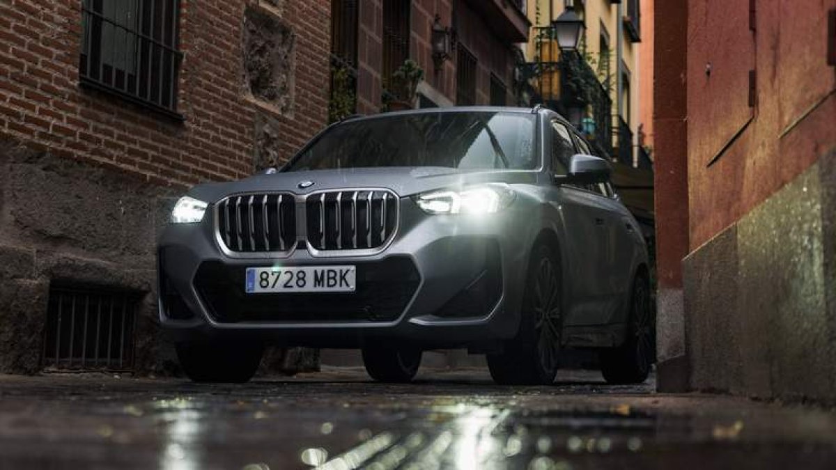 Inexcusables los generosos ‘riñones’, marca de la casa, en el poderoso frontal que luce ahora el nuevo X1. BMW