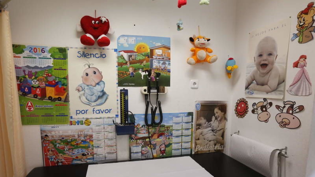 Consulta de pediatría en uno de los centros de salud de León capital. MARCIANO PÉREZ