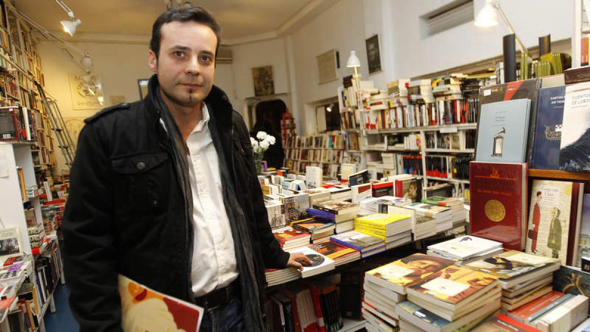 Carlos Fidalgo, escritor y periodista del Diario, presente en la antología ‘Piedad y deseo. Otros hijos de la misma noche’.