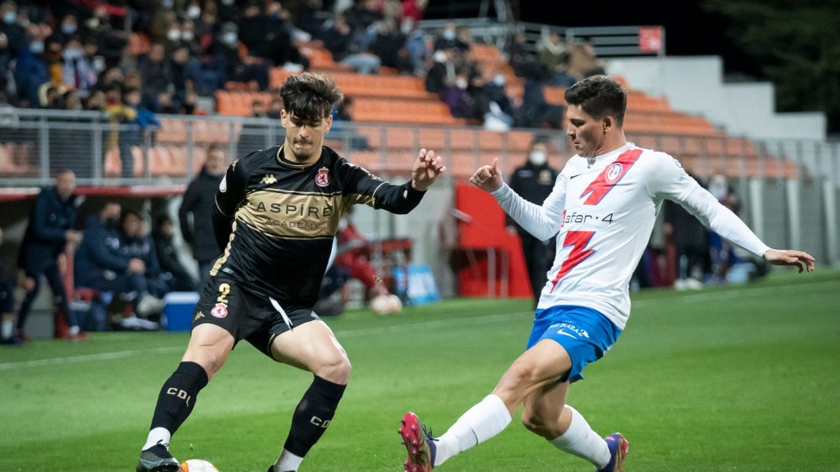 Un momento del partido de hoy entre el Rayo Majadahonda y la Cultural. TOMÁS GARRIDO