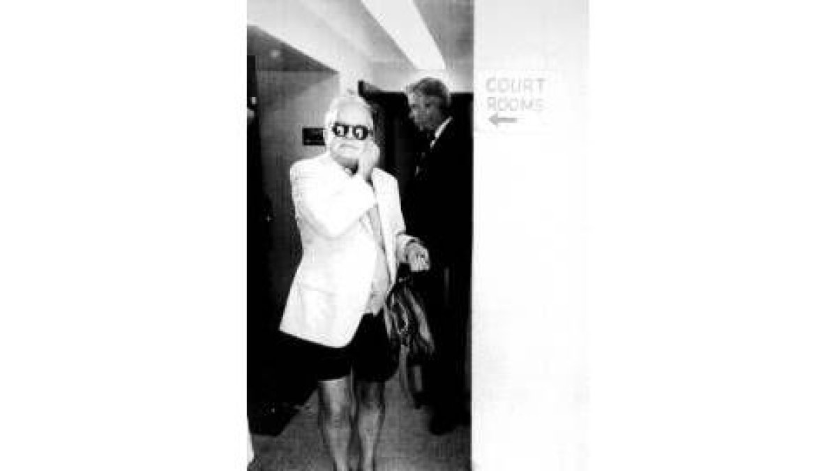 Truman Capote a la salida de uno de los juicios en los que fue procesado