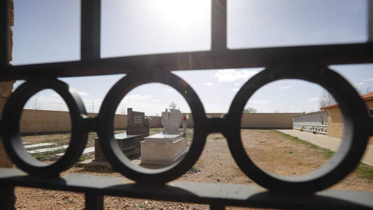 La Junta Vecinal de Huerga de Frailes  gestiona el cementerio nuevo por un convenio con el Ayuntamiento de Villazala