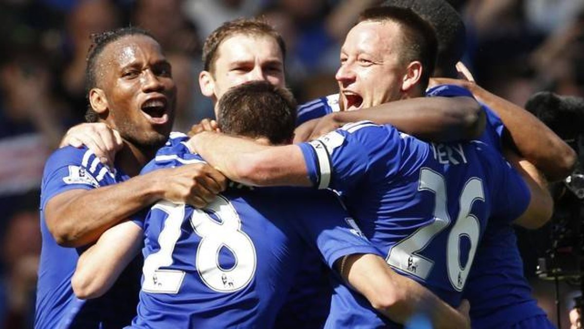Los jugadores del Chelsea celebran la Premier en Stamford Bridge.