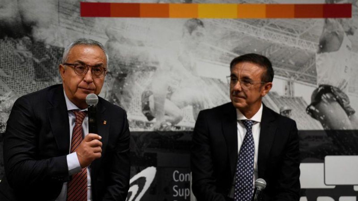 Alejandro Blanco, izquierda, en Madrid, durante la presentación este miércoles de la Oficina de Estrategia Internacional del Deporte, en la foto aparece junto a José Hidalgo, presidente de la Asociación del Deporte Español.