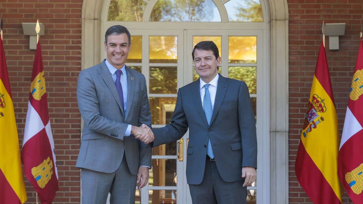 El presidente de la Junta de Castilla y León, Alfonso Fernández Mañueco, ha mantenido hoy una reunión con el presidente del Gobierno, Pedro Sánchez.