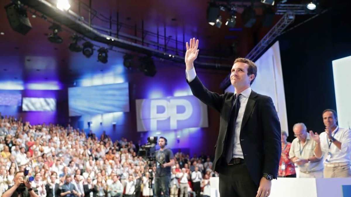 El palentino Pablo Casado, durante su discurso tras ser elegido hoy nuevo presidente del PP.