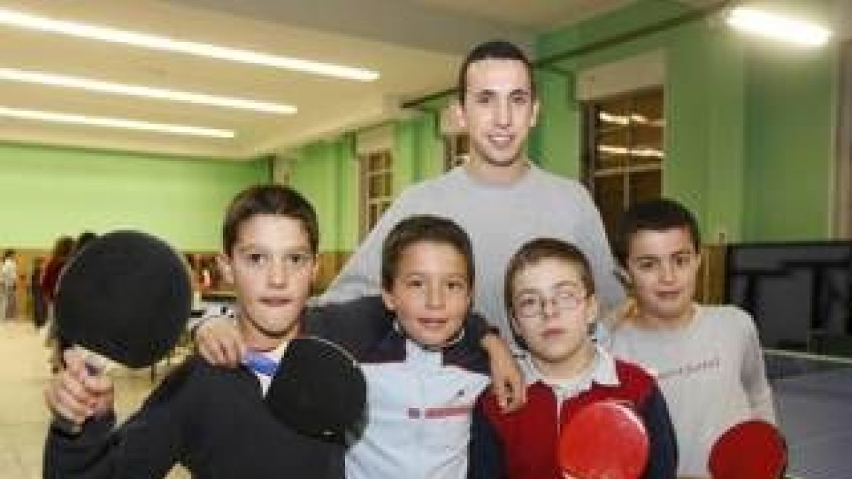 Formación del equipo del colegio La Palomera que milita en la categoría benjamín masculino