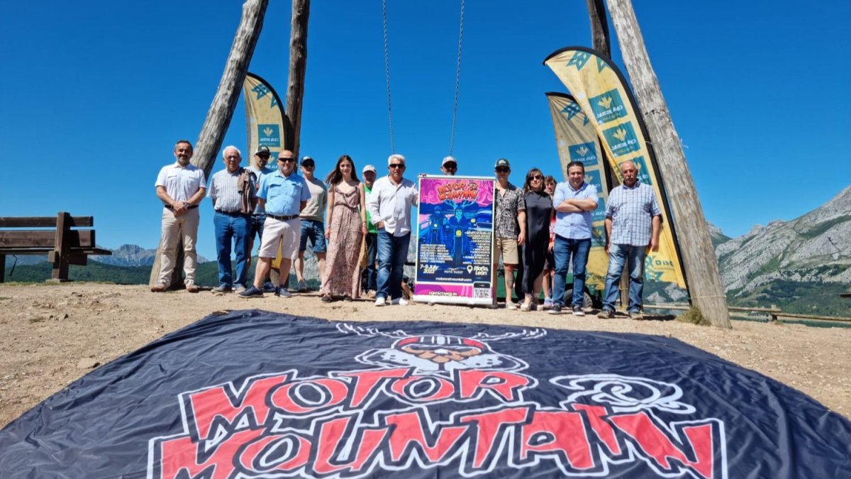 Presentación del Motor&Mountain Fest en el columpio gigante de Riaño. DL