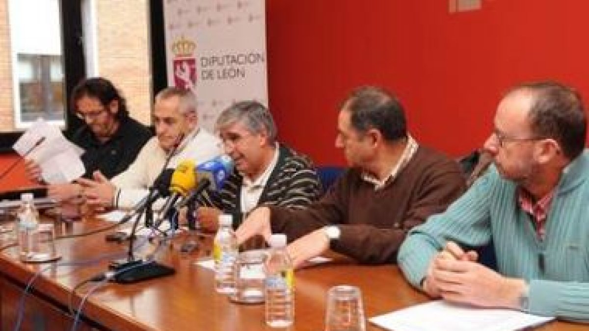 Javier Suárez, Óscar Gutiérrez, Félix Ordás, Arturo Fernández e Ignacio Fernández, ayer en el Instit