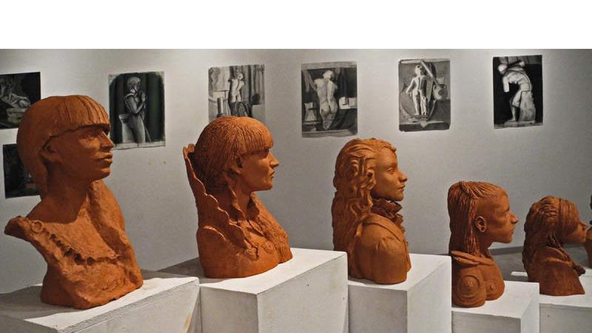 Algunas de las obras realizadas por los alumnos de la Escuela de Arte, que exponen en la muestra titulada ‘Límites’.
