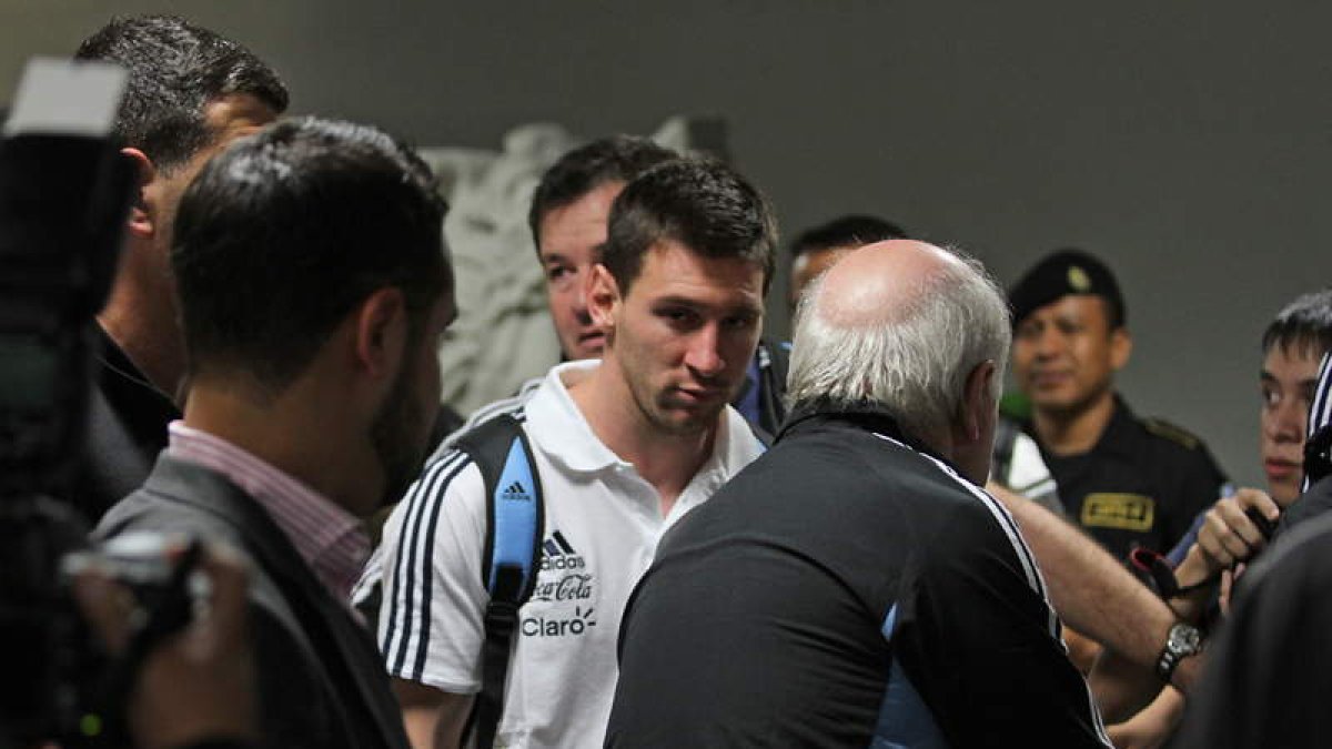 Messi llegó ayer con la selección argentina de fútbol al aeropuerto La Aurora (Guatemala).