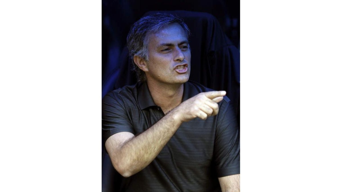 José Mourinho, en el banquillo del Bernabéu.