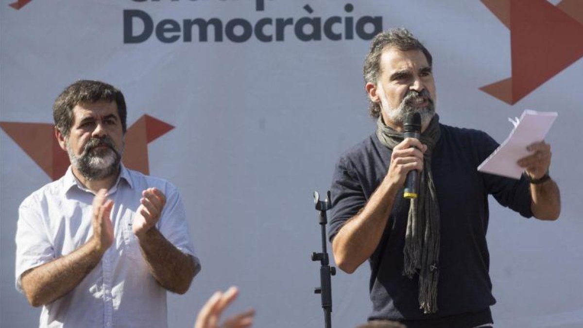 Jordi Sànchez y Jordi Cuixart, en una concentración el pasado 24 de septiembre en Barcelona.