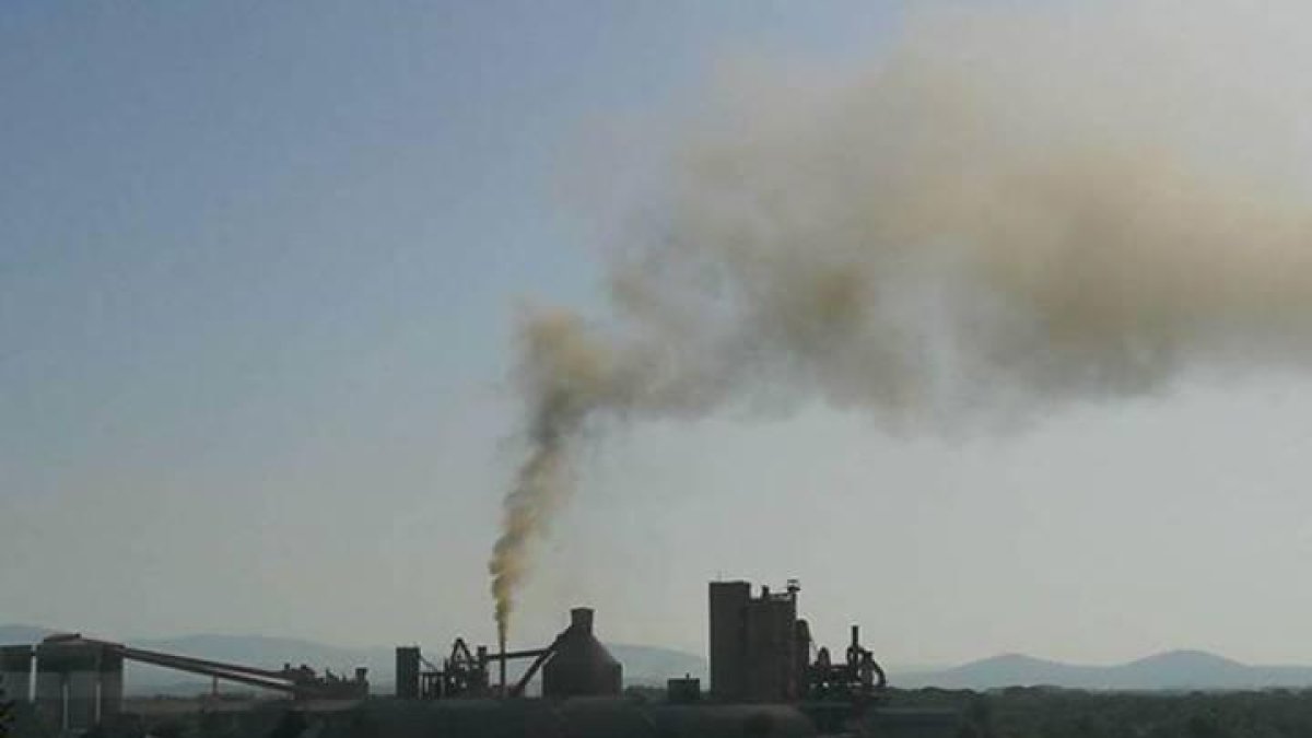 La nube que emitieron las chimeneas de Cosmos