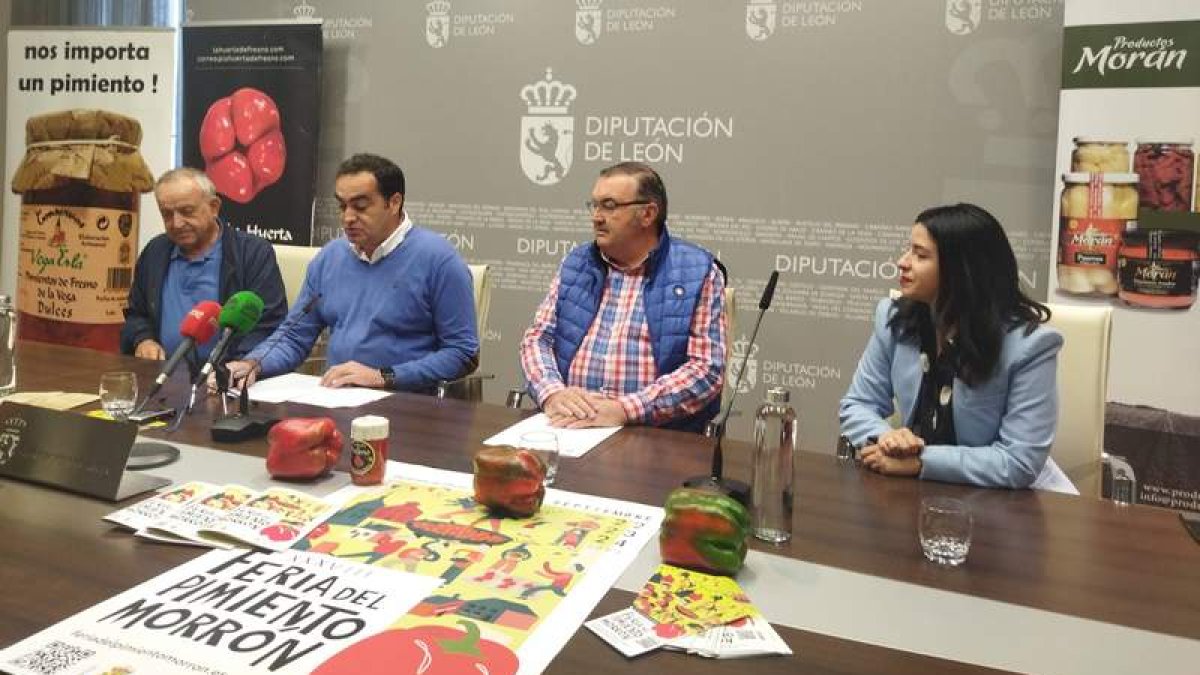 José Arteaga, Alfonso Melón, Roberto Aller y Lucía Bodega durante la presentación de la feria. DL
