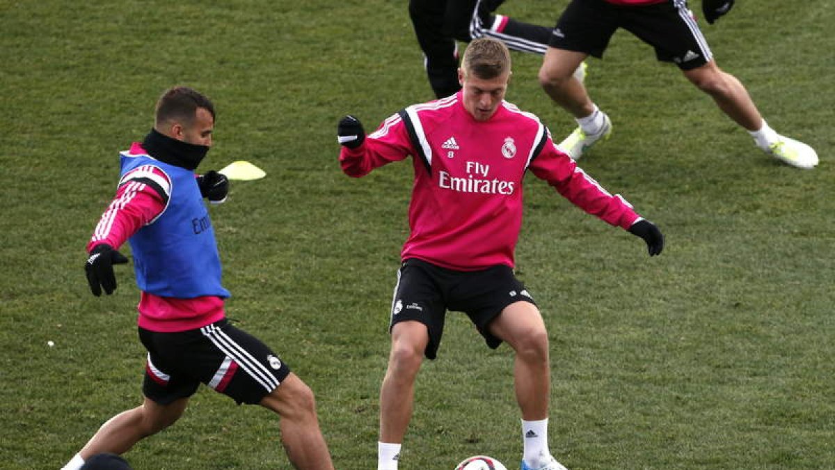 Jesé y Kroos, ayer, en la vuelta a los entrenamientos del Madrid.