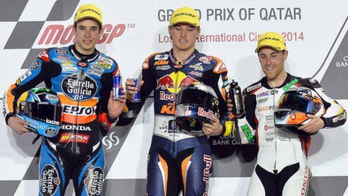 El podio del GP de Catar de Moto3: el ganador, Jack Miller, entre Álex Marquez (izquierda) y Efren Vázquez.