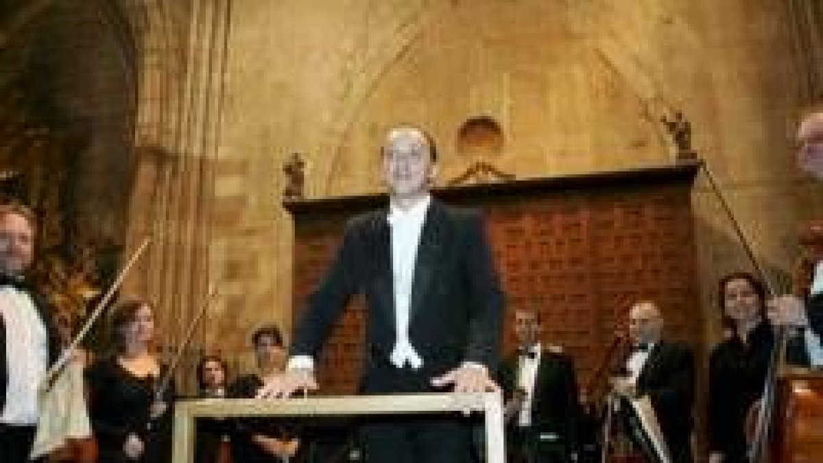 Un momento del concierto que ofreció anoche en la Catedral la Sinfónica de Cámara de Galicia