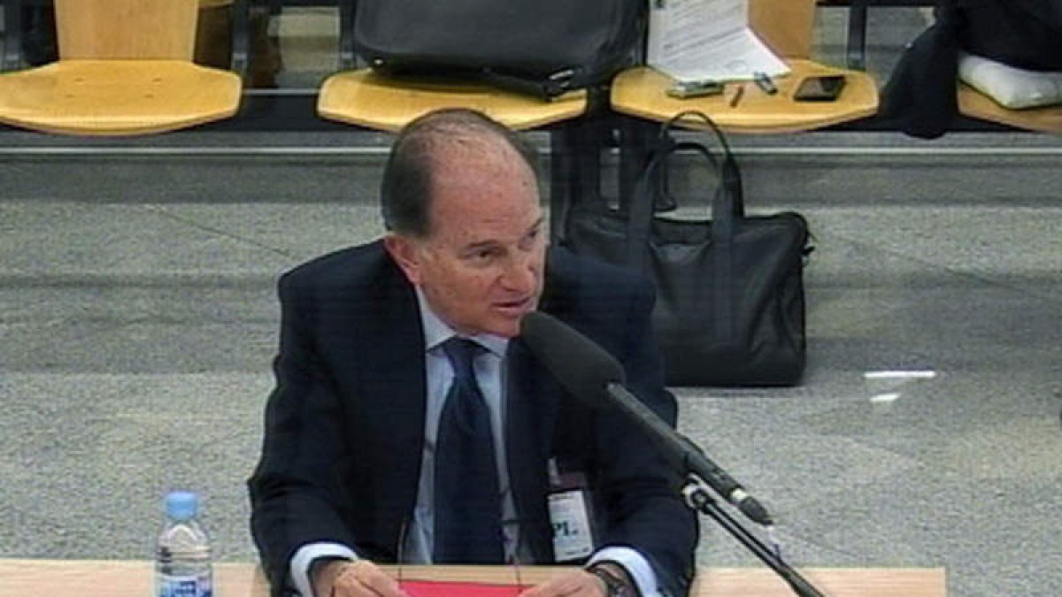 Imagen de televisión del exalcalde de Pozuelo, Jesús Sepúlveda, durante su declaración. EFE