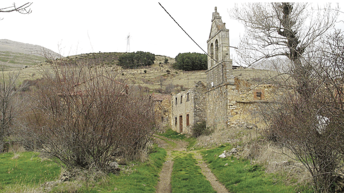 Imagen del acceso a la localidad de Quintana de la Peña, en el municipio de Cistierna. Campos