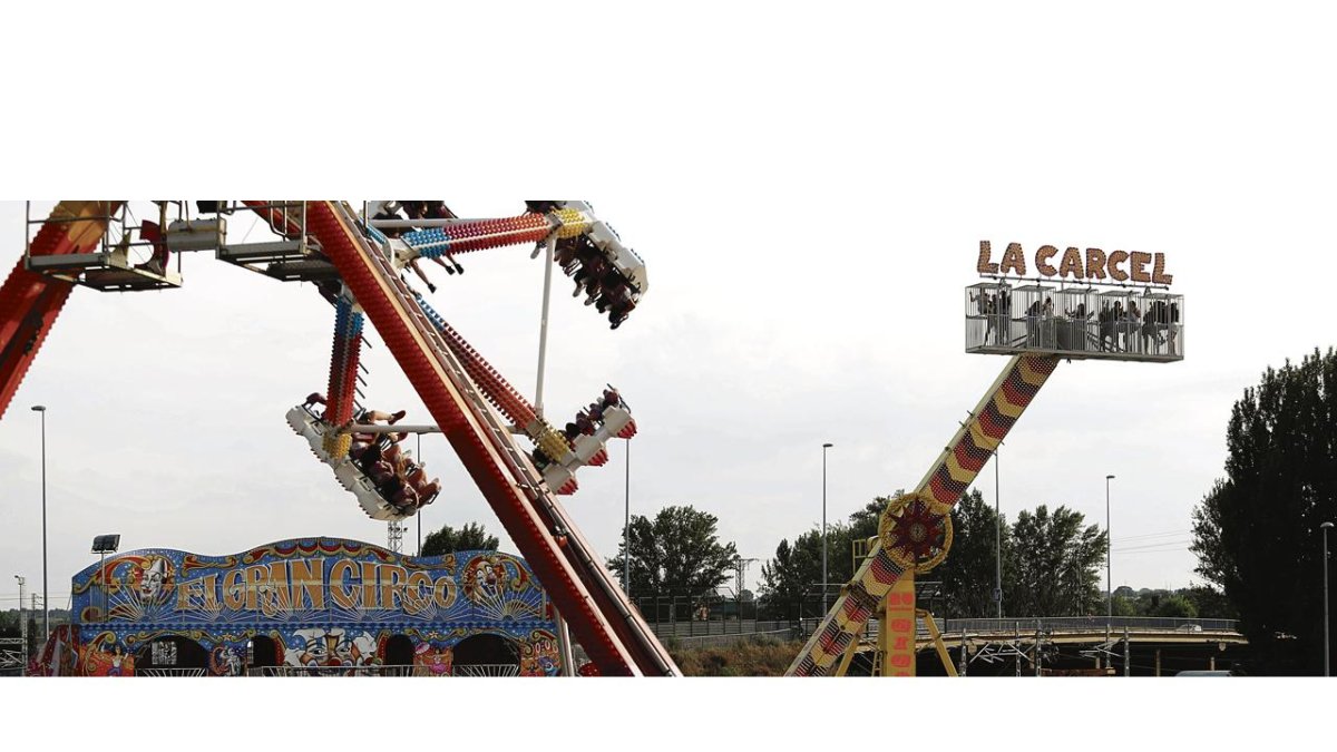 El recinto ferial, ubicado en los terrenos del antiguo desguace de Clarés, detrás del estadio, se abrirán el 23 de junio. JESÚS F. SALVADORES