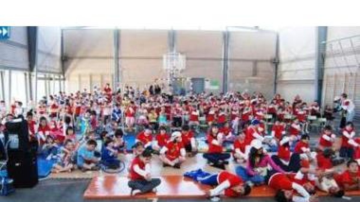 Los escolares de Villaquilambre celebraron la semana cultural en el pabellón de Nava.