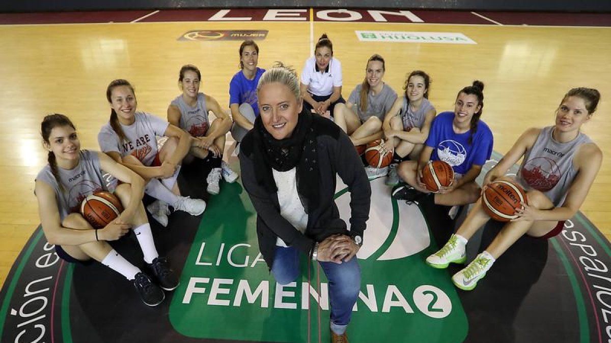 El equipo del Aros, que afronta hoy el reto de devolver a León a la élite del baloncesto.