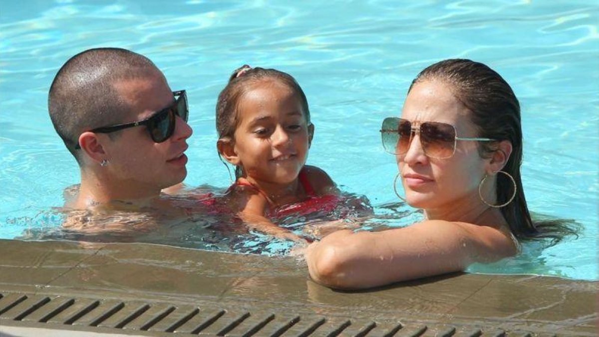 Casper Smart y JLo, con la pequeña Emme Anthony, en Miami, en el verano del 2012.