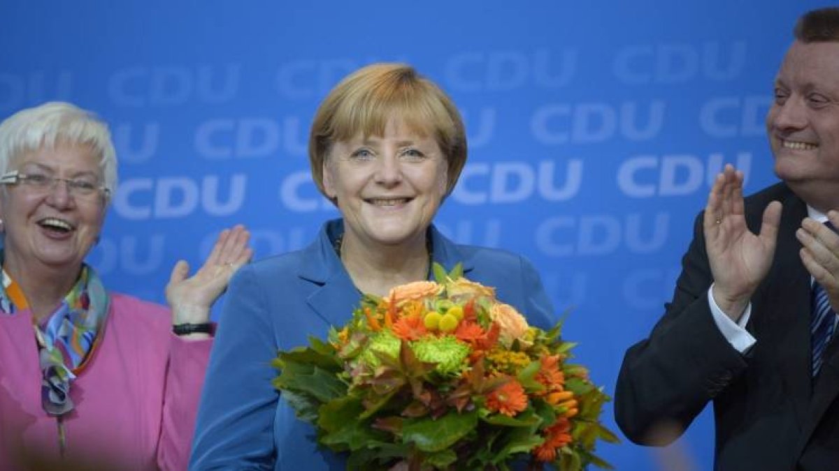 Merkel, en la sede la la CDU, en Berlín, tras conocer los sondeos que le otorgaban la victoria electoral, este domingo.