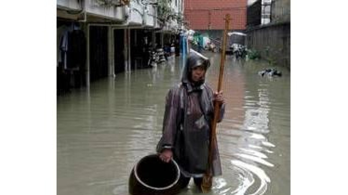 El ciclón ha coincidido con devastadoras inundaciones en toda Asia