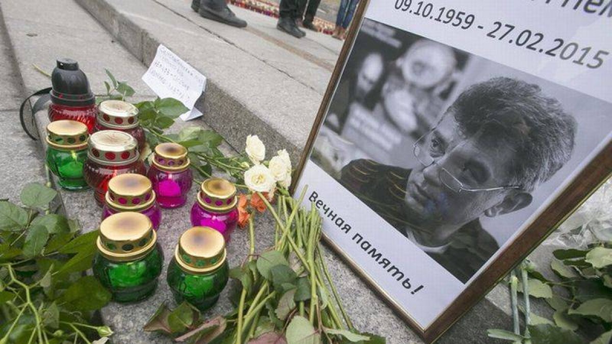 Flores en memoria de Nemtsov.